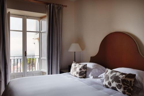 Superior Junior Suite with Balcony and Sea View