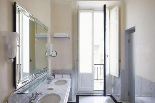 Deluxe Junior Suite with Balcony or Terrace and Sea View