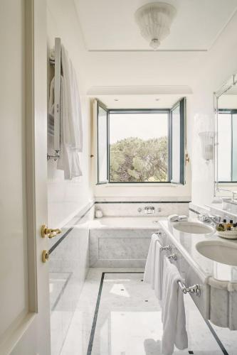 Deluxe Suite with with Balcony or Terrace and Sea View