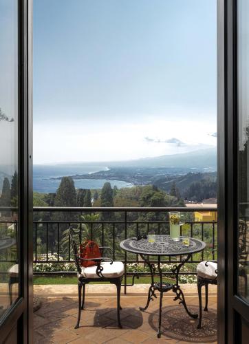 Deluxe Suite with with Balcony or Terrace and Sea View