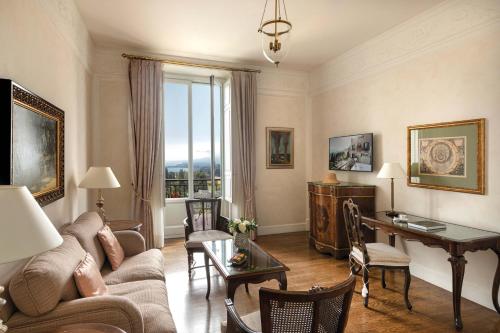 Deluxe Suite with with Balcony or Terrace and Sea View