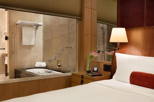  Deluxe Imperial Garden View King Room