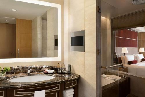 Horizon Club Deluxe King Room