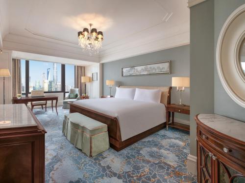 Deluxe King Room with View