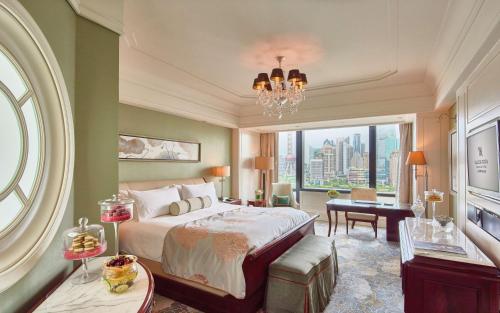 Deluxe King Room with View