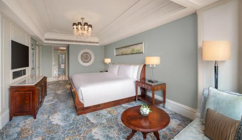 Luxury King Suite