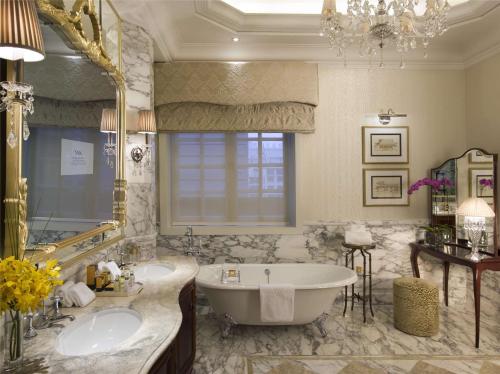 Heritage Club Suite with River View
