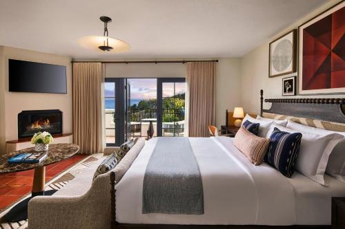 King Room with Balcony and Partial Ocean View