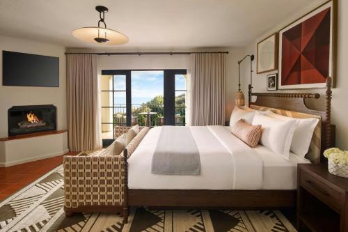 Signiture King Suite with Sofa Bed and Partial Ocean View