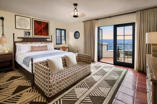 Signature King Suite with Sofa bed and Fireplace - Ocean View