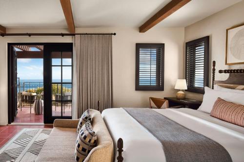 Signature King Suite with Sofa bed and Fireplace - Ocean View