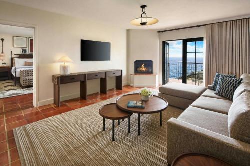 Signature King Suite with Sofa bed and Fireplace - Ocean View