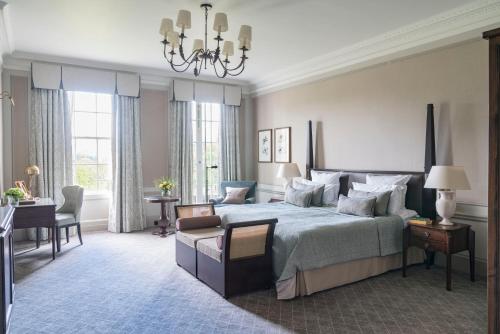 Deluxe Suite with View