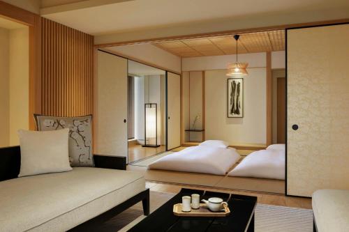 Corner Suite - Tatami
