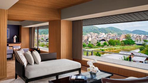 Corner Suite - Tatami