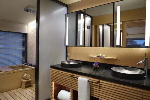 Corner Suite - Tatami