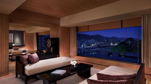 Corner Suite - Tatami