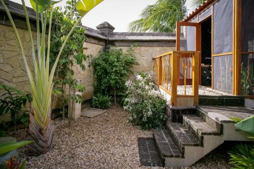 Poolside Gardenview Cottage