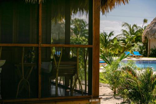 Poolside Gardenview Cottage