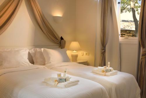 Three Bedroom Suite with Outdoor Shared Jetted Tub and Garden View