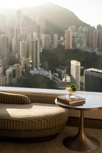 Island Shangri-La Horizon Peak View King Room