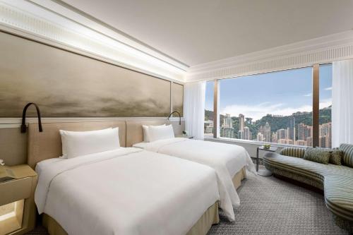 Island Shangri-La Horizon Peak View Twin Room