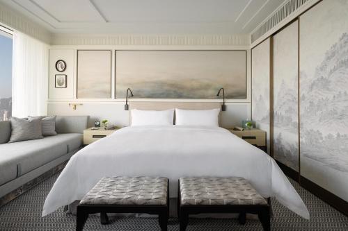 Island Shangri-La Horizon Harbor View King Room