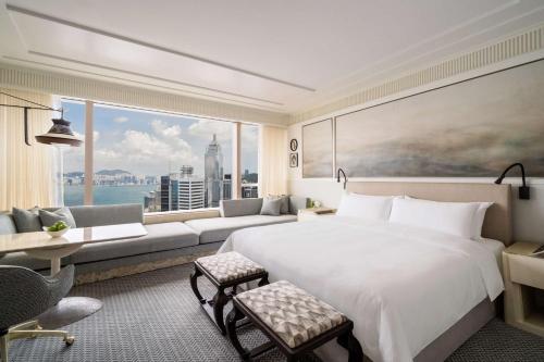 Island Shangri-La Horizon Harbor View King Room