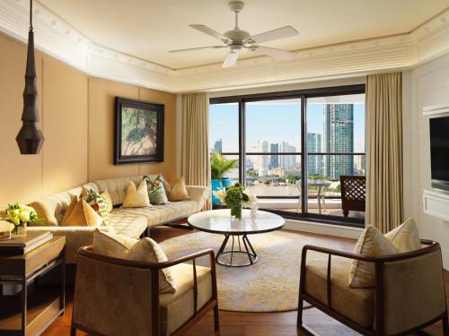 Deluxe One-Bedroom Suite Twin