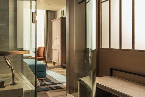 Eki Room