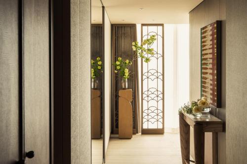 Corner Ginza Room Two Queen