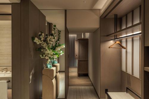 Ginza Room Two Queen