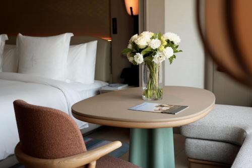 Marunouchi Room