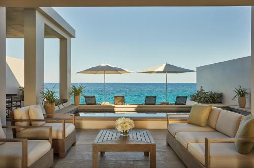 Three Bedroom Oceanfront Townhouse Two Kings and Two Queen Beds