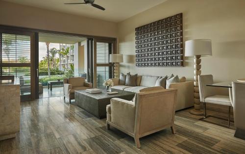 One-Bedroom King Suite with Ocean View