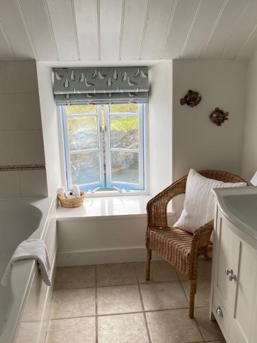 Middle Cottage- with sea view