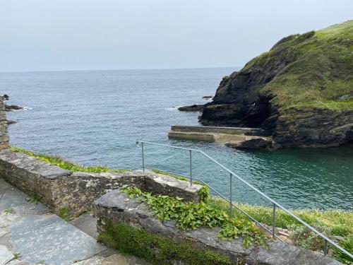 Middle Cottage- with sea view