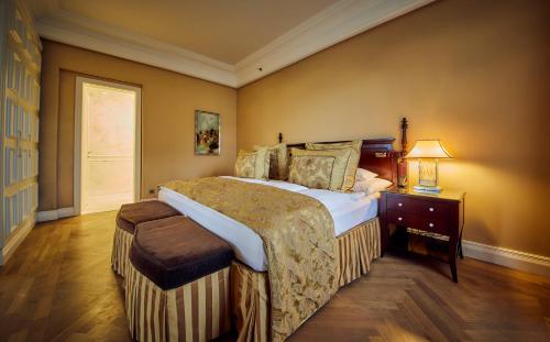 Lakeview Suite with Balcony