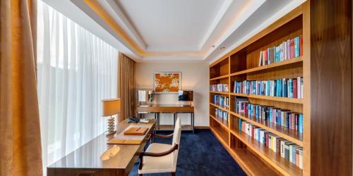 Infinity Suite with Lake View