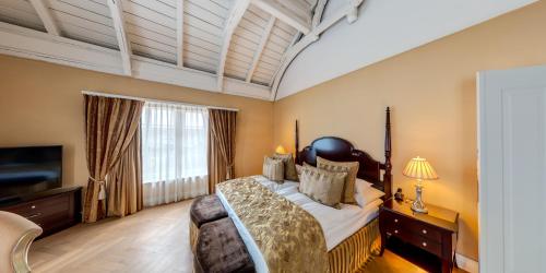 Romantic Suite with Sauna and Balcony