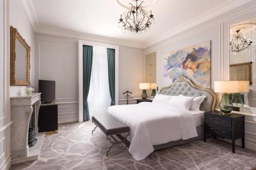 Deluxe King Room with Garden View