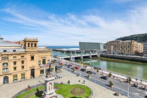 Junior, 1 Bedroom Suite, 1 King, River view