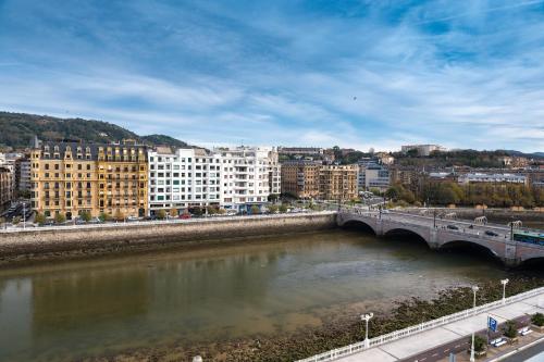 River Suite, 1 Bedroom Suite, 1 King, River view