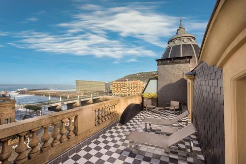 Terrace Suite, 1 Bedroom Suite, 1 King, River view, Terrace