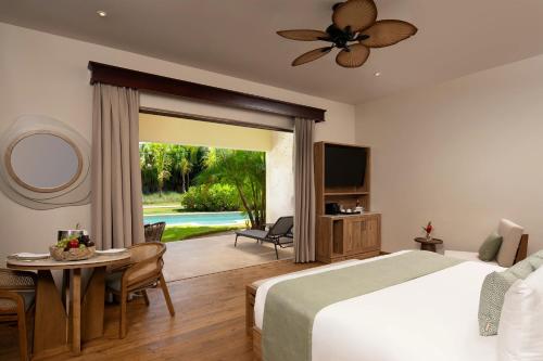 Swim-Up Superior King Suite