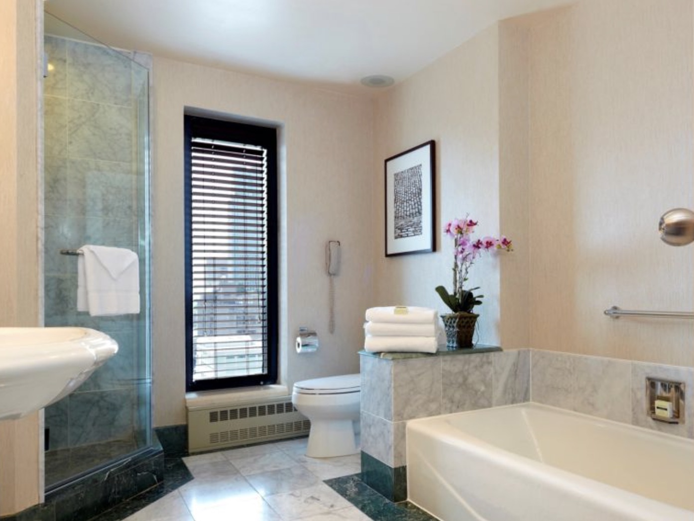 Corner One-Bedroom King Suite