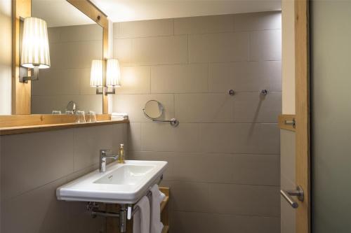 Superior Room - in family friendly Lago Lodge