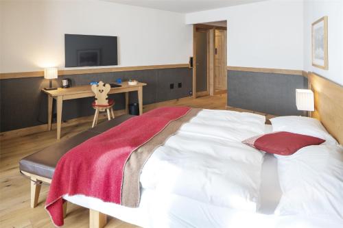 Superior Lake View Room - in family friendly Lago Lodge