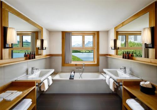 Family Lake View Suite