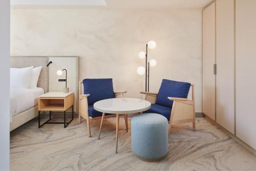 Elegant Park View Room with Twin beds
